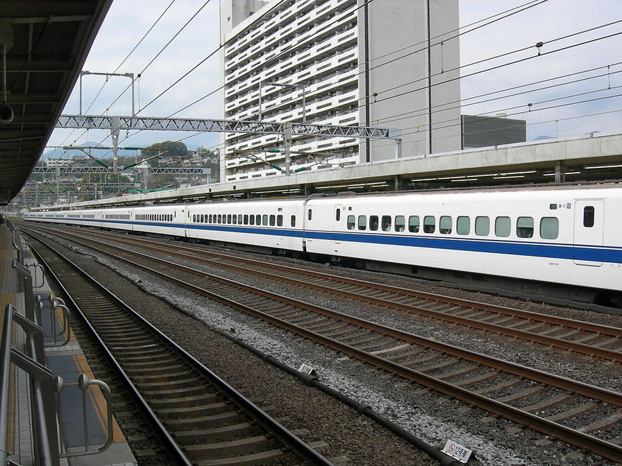 Shinkansen in Odawara, on our way to Kyoto