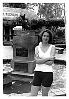 Patrycja & The Dog on the Tucker Box - Gundagai