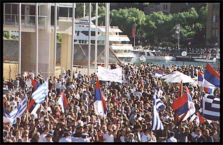 crowd2_big.jpg (48833 bytes)