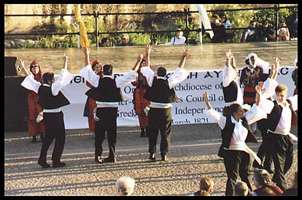 dancing_big.jpg (43700 bytes)