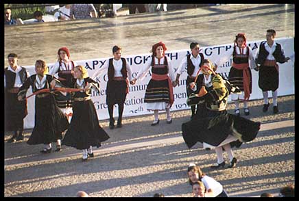 final_dance_big.jpg (38722 bytes)