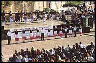 line_of_dancers_small.jpg (20078 bytes)