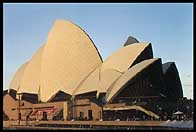 opera_house2_small.jpg (12625 bytes)