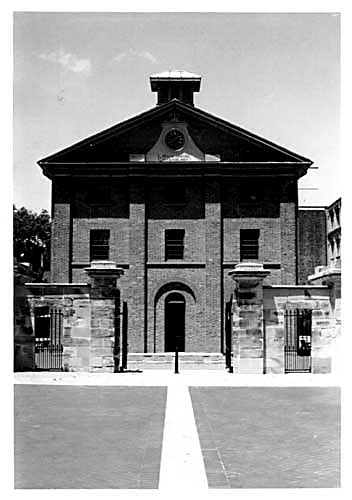 barracksbig.JPG (25817 bytes)