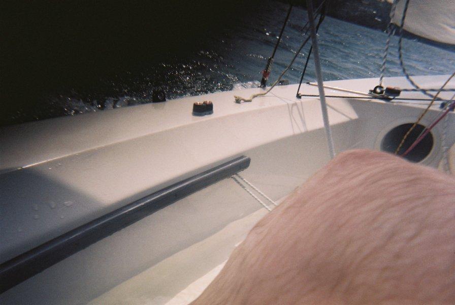 F1000019